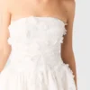 Abito bustier corto ricamato Abito bustier corto ricamato