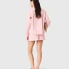 Camicia con sciarpa rimovibile Camicia con sciarpa rimovibile