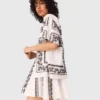 Camicia ricamata a maniche corte