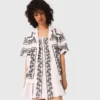 Camicia ricamata a maniche corte