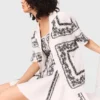 Camicia ricamata a maniche corte