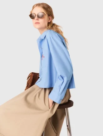 Camicia ricamata con plissettatura sul retro