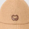 Cappellino dalla texture naturale Cappellino dalla texture naturale