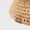 Cappello a secchiello in rafia lavorato all’uncinetto