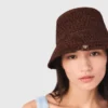 Cappello a secchiello in rafia naturale colorata