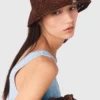Cappello a secchiello in rafia naturale colorata