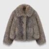 Cappotto corto in pelliccia sintetica Cappotto corto in pelliccia sintetica