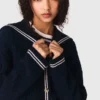 Cardigan con collo a barchetta e lavorazione a trecce