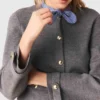 Cardigan con cravatta rimovibile Cardigan con cravatta rimovibile