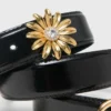 Cintura in pelle con gioiello rimovibile Cintura in pelle con gioiello rimovibile