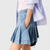 Gonna corta in denim a pieghe con strass Gonna corta in denim a pieghe con strass