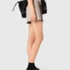 Gonna-pantaloncino plissettata con strass Gonna-pantaloncino plissettata con strass