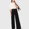 Jeans a gamba dritta con tasche applicate Jeans a gamba dritta con tasche applicate