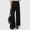 Jeans a gamba dritta con tasche applicate Jeans a gamba dritta con tasche applicate