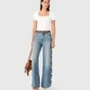Jeans a gamba larga con ricami floreali Jeans a gamba larga con ricami floreali