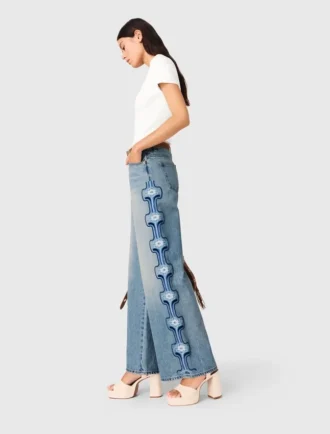 Jeans a gamba larga con ricami floreali