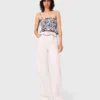 Jeans a vita alta e gamba larga Jeans a vita alta e gamba larga