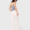 Jeans a vita alta e gamba larga Jeans a vita alta e gamba larga