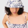 Jeans a vita alta e gamba larga Jeans a vita alta e gamba larga