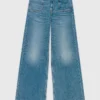 Jeans a zampa con catena Jeans a zampa con catena