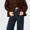 Jeans a zampa con tasche applicate Jeans a zampa con tasche applicate