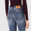 Jeans bootcut con tasche con cerniera Jeans bootcut con tasche con cerniera