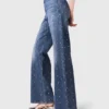 Jeans in denim a gamba larga con borchie Jeans in denim a gamba larga con borchie