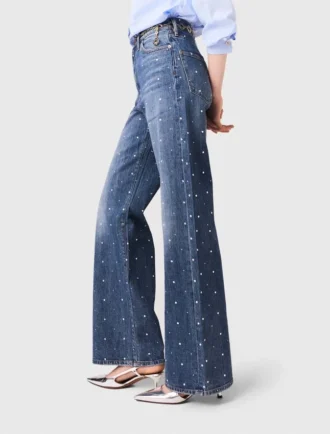 Jeans in denim a gamba larga con borchie Jeans in denim a gamba larga con borchie
