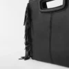 M Bag in pelle liscia con frange M Bag in pelle liscia con frange