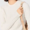Maglione a coste con collo a perla