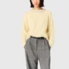 Maglione con collo gioiello rimovibile Maglione con collo gioiello rimovibile