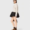 Maglione con spilla floreale Maglione con spilla floreale