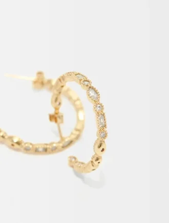 Orecchini a cerchio grandi con decorazioni in strass