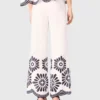 Pantaloni con dettagli all’uncinetto Pantaloni con dettagli all’uncinetto