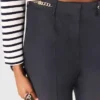 Pantaloni da completo con dettaglio a catena Pantaloni da completo con dettaglio a catena
