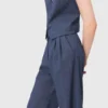 Pantaloni da completo con pieghe e strass Pantaloni da completo con pieghe e strass