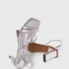 Sandali con tacco e cinturini metallici Sandali con tacco e cinturini metallici