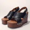 Sandali con zeppa in pelle Sandali con zeppa in pelle