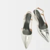 Scarpe con tacco alto e cinturini in pelle argentata Scarpe con tacco alto e cinturini in pelle argentata