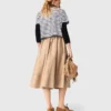 T-shirt con fiore a strisce in strass