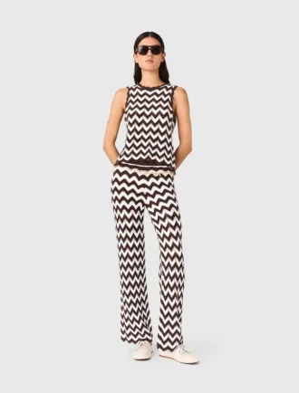 Top all’uncinetto a zigzag