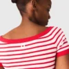 Top in maglia a righe con scollo a barchetta