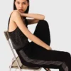 Top in maglia con spalline e strass