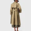 Trench con borchie Trench con borchie