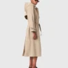 Trench con cappuccio rimovibile Trench con cappuccio rimovibile