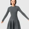 Vestito corto in maglia con collo decorato con perline