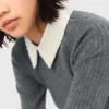 Vestito corto in maglia con collo decorato con perline