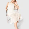 Vestito lungo all’uncinetto con strass