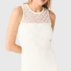 Vestito lungo all’uncinetto con strass