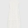 Vestito lungo all’uncinetto con strass